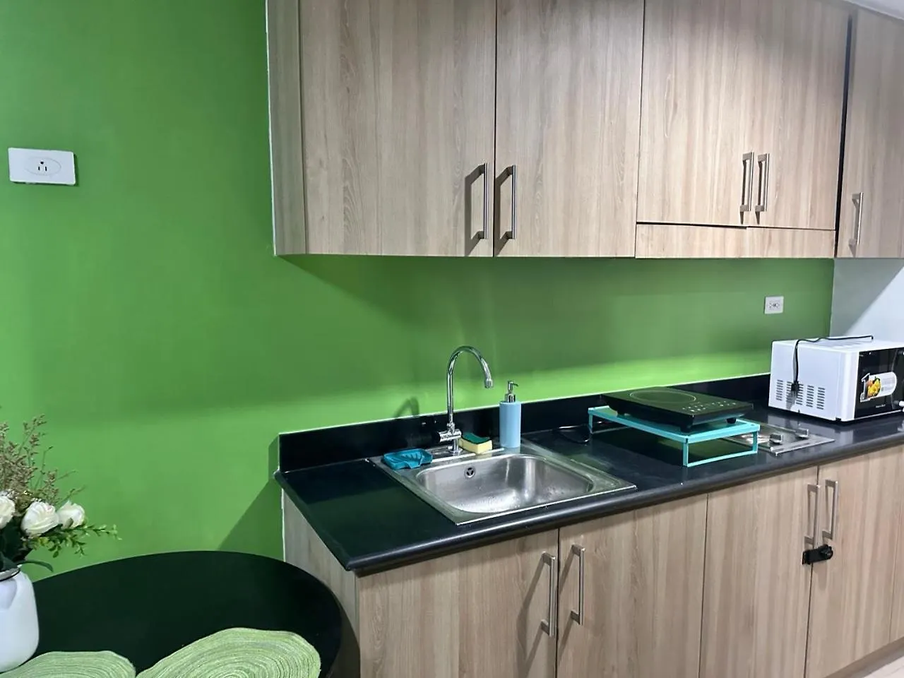 Avocado Room By Surestay Moa Manila Aparthotel
