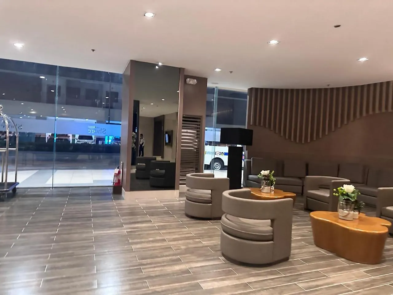 Avocado Room By Surestay Moa Near Picc Pasay Philippines